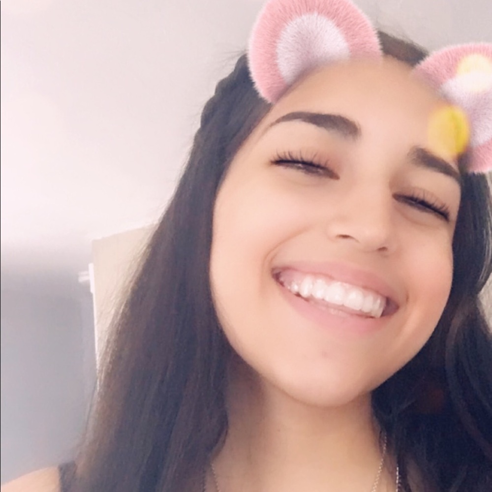 Meet your Posher, Romina